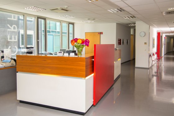 Empfangstresen im Eingangsbereich des CERF